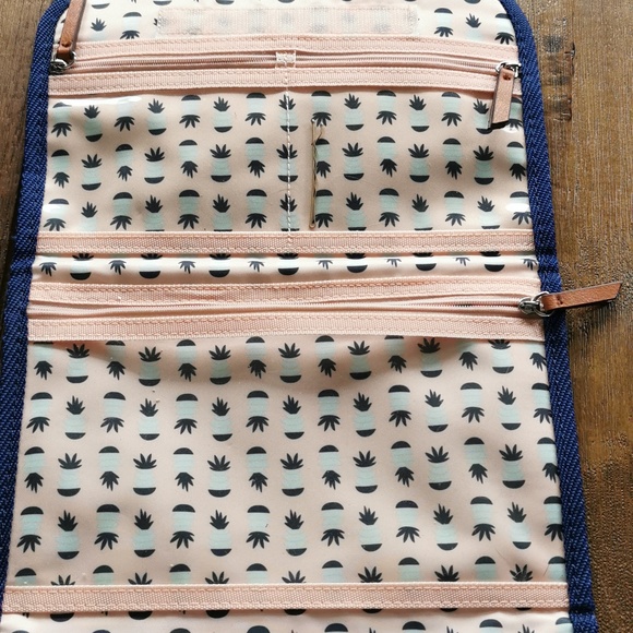 Travel Fold Up Cosmetics/Jewelry Bag - Picture 5 of 7